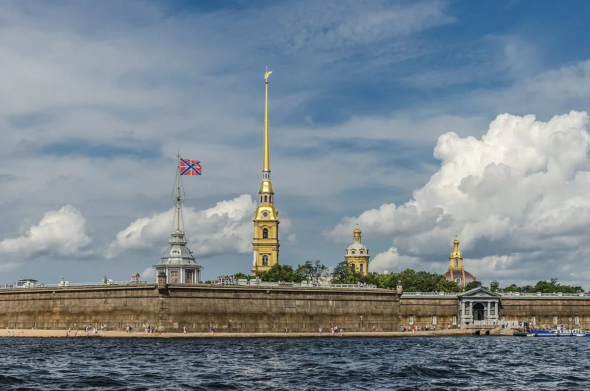 Атака беспилотников на Петербург и Ленобласть: один погибший и 15 пострадавших