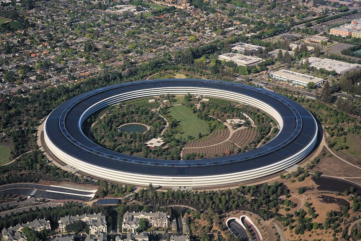Apple покажет первый MacBook с сенсорным экраном на мероприятии 28 октября