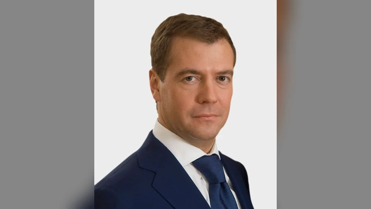 Медведев заявил о выделении 10 трлн рублей на поддержку семей и демографию