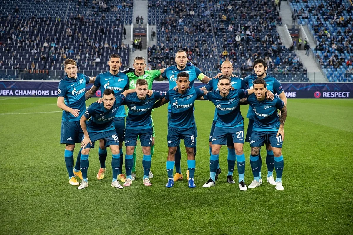 «Зенит» победил махачкалинское «Динамо» со счетом 2:0 и вышел на первое место в РПЛ