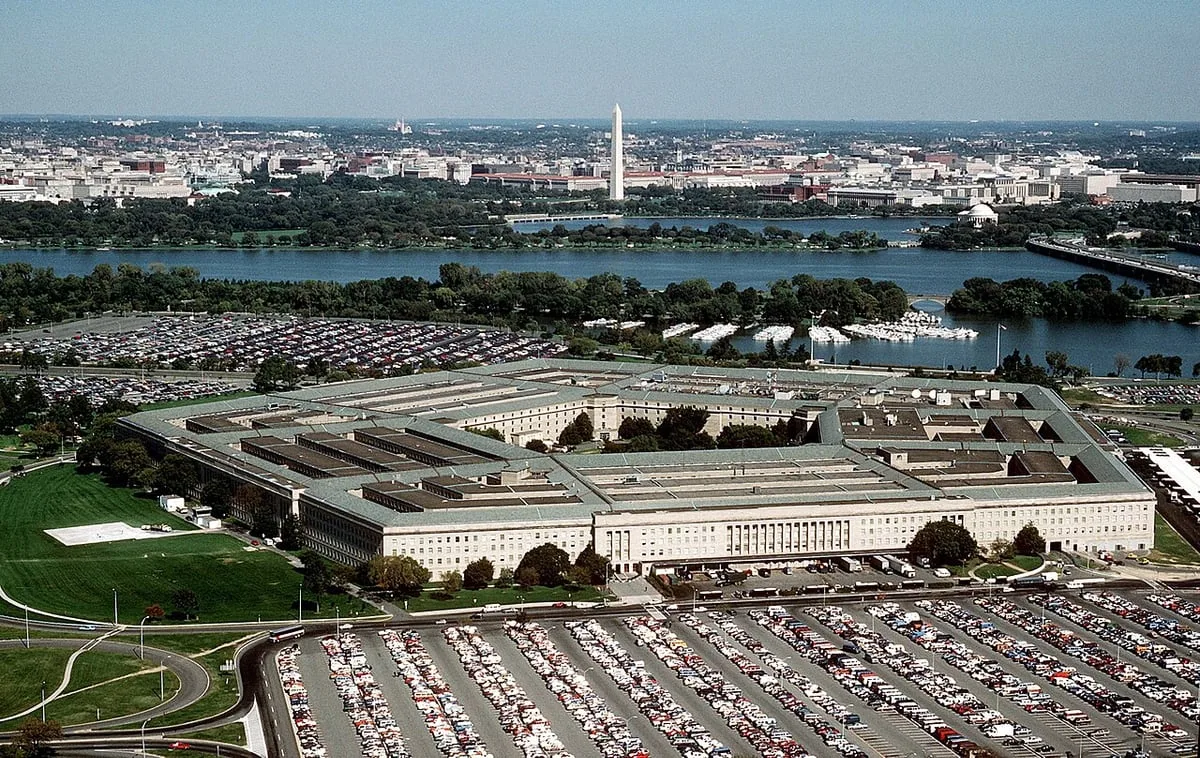 Глава Пентагона Хегсет уволил ключевого стратега США Бретта Сильвию